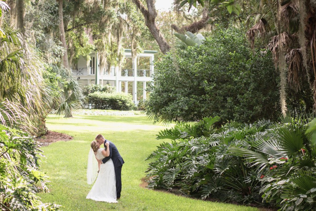 Orlando-Wedding-Photographer-Leu-Gardens-310-Lakeside-24
