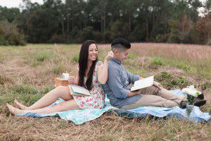 Orlando wedding and engagement photographer captures picnic park engagement session