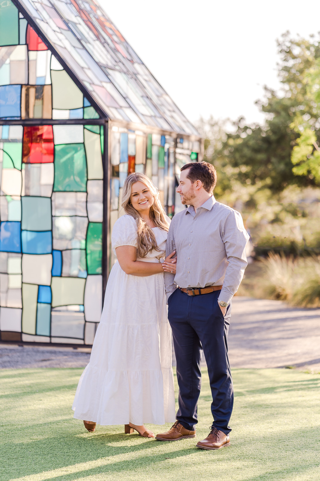 Top Orlando engagement photography location with colorful background 